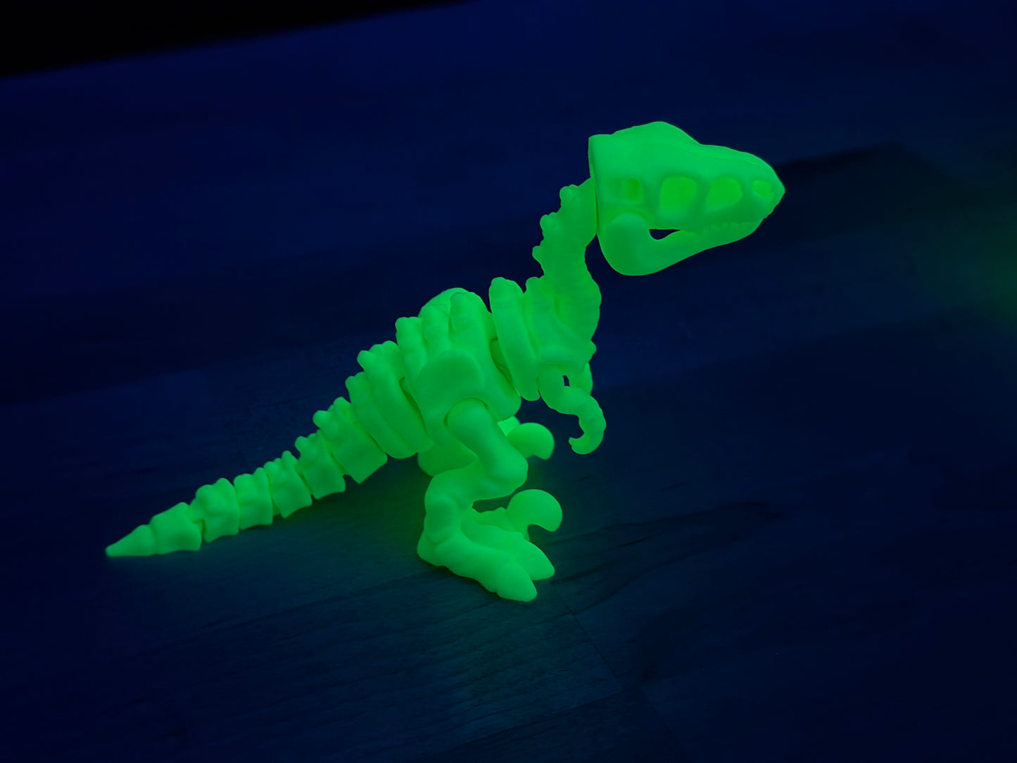GLO-Dinos Velociraptor