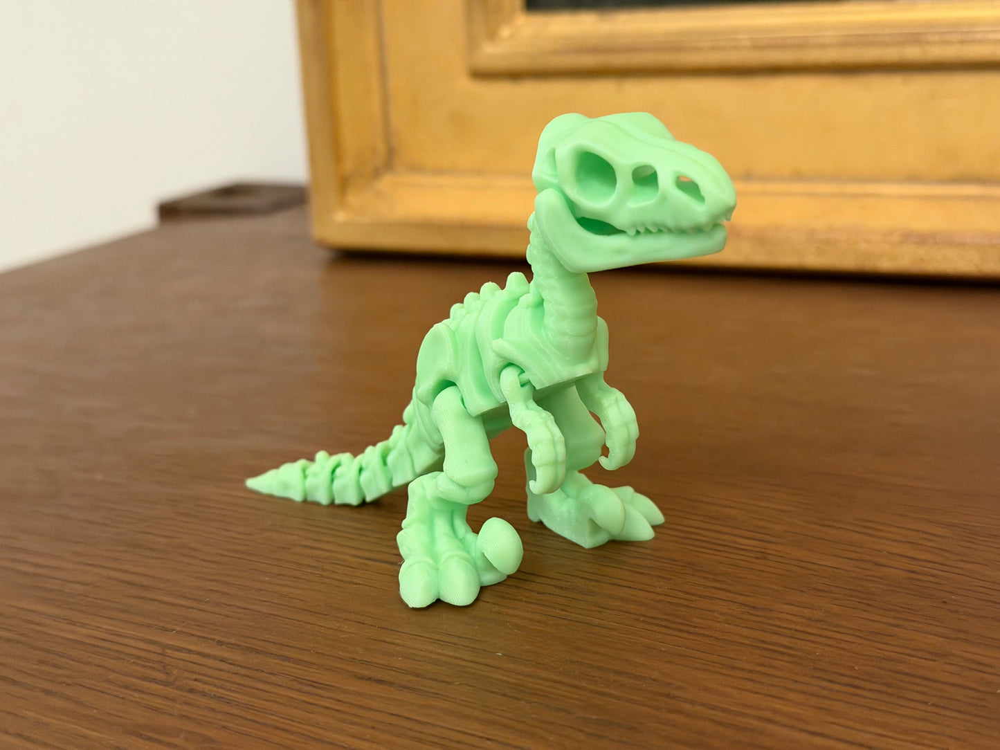 GLO-Dinos Velociraptor